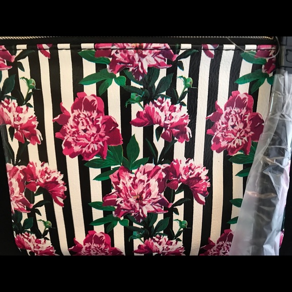 Neiman Marcus Wristlet Zip Pouch w/Floral Design - Picture 5 of 5